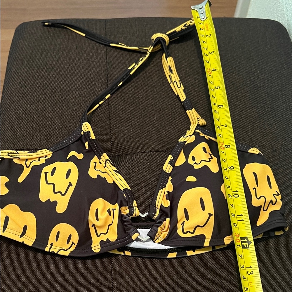 #017**Black & Yellow Skull Bikini Set. - Picture 3 of 13